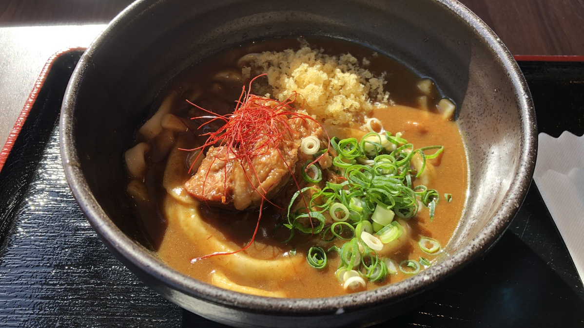 【御在所カレーうどん】御在所山上のレストランにて販売。山上でのカレーうどんは格別です。