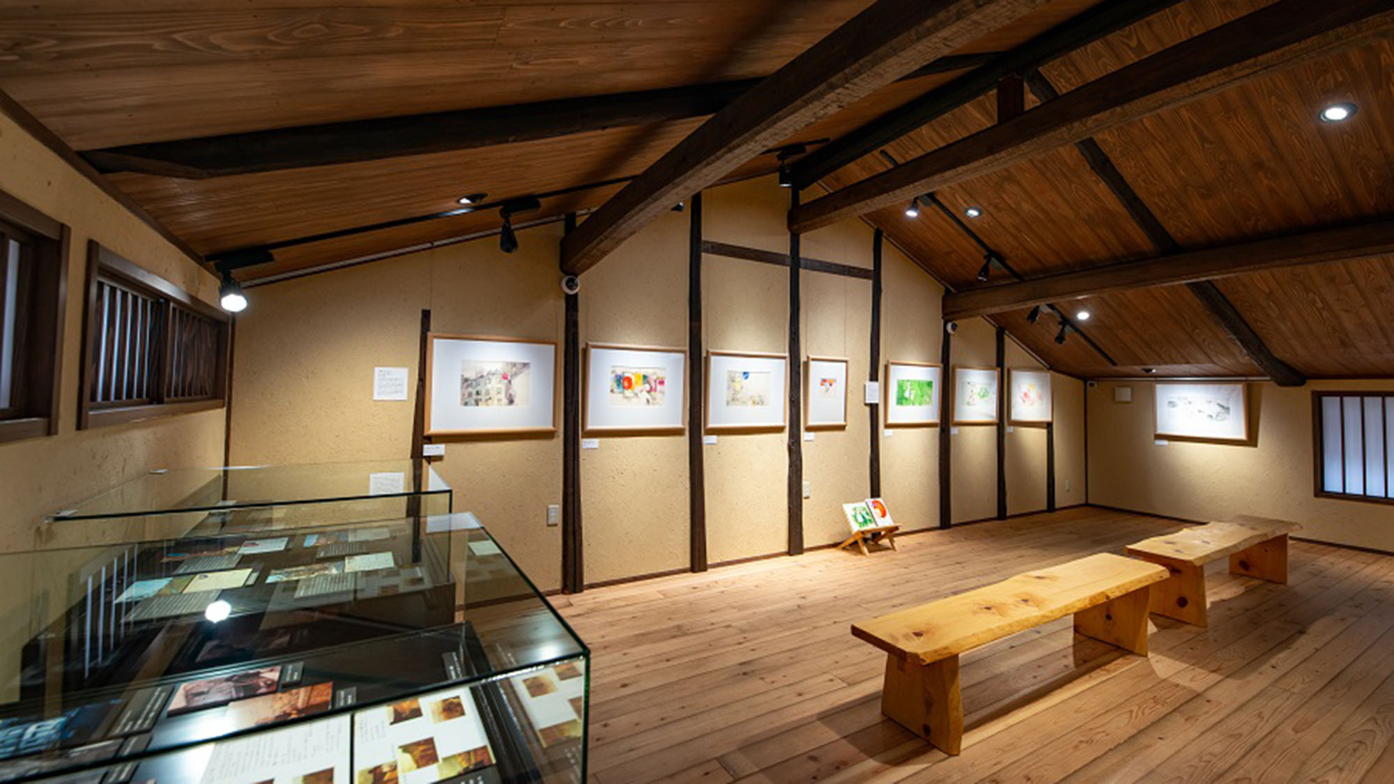 *【「ちひろの生まれた家」記念館】ギャラリーでは季節毎にいわさきちひろ作品の企画展を開催。