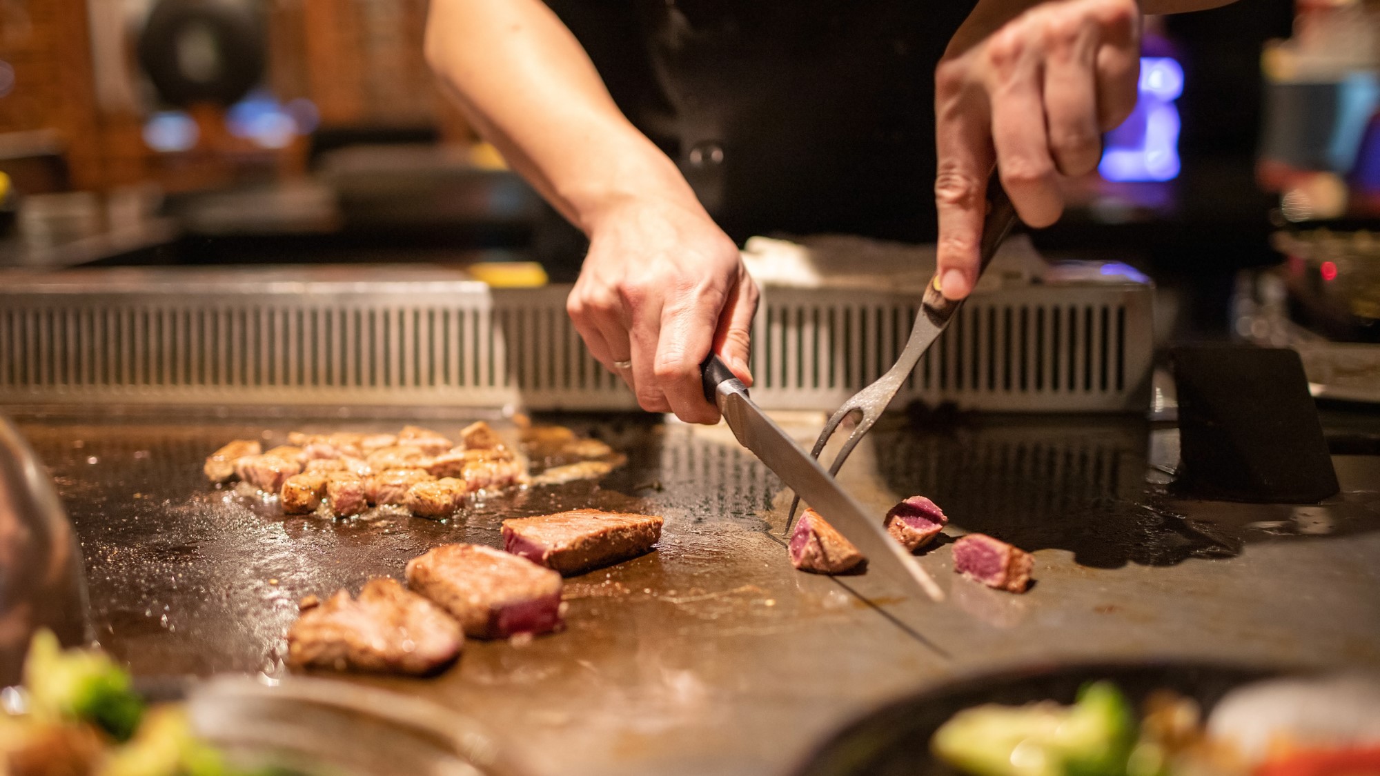 ご夕食ライブキッチンで仕上げる（イメージ）