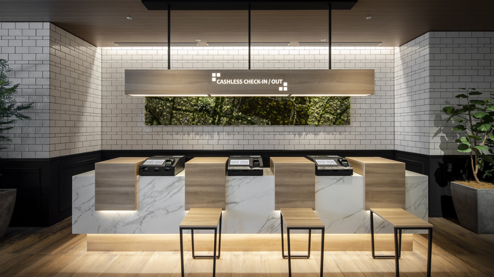 安心・安全・快適な滞在をスタッフでサポートいたしますので、お気軽にフロントまでお申し付けください。