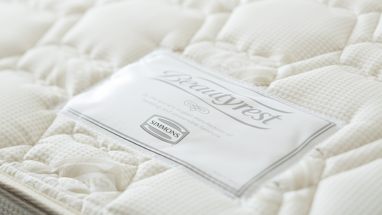 すべてのお部屋にシモンズ社製のベッド（マット）を設置