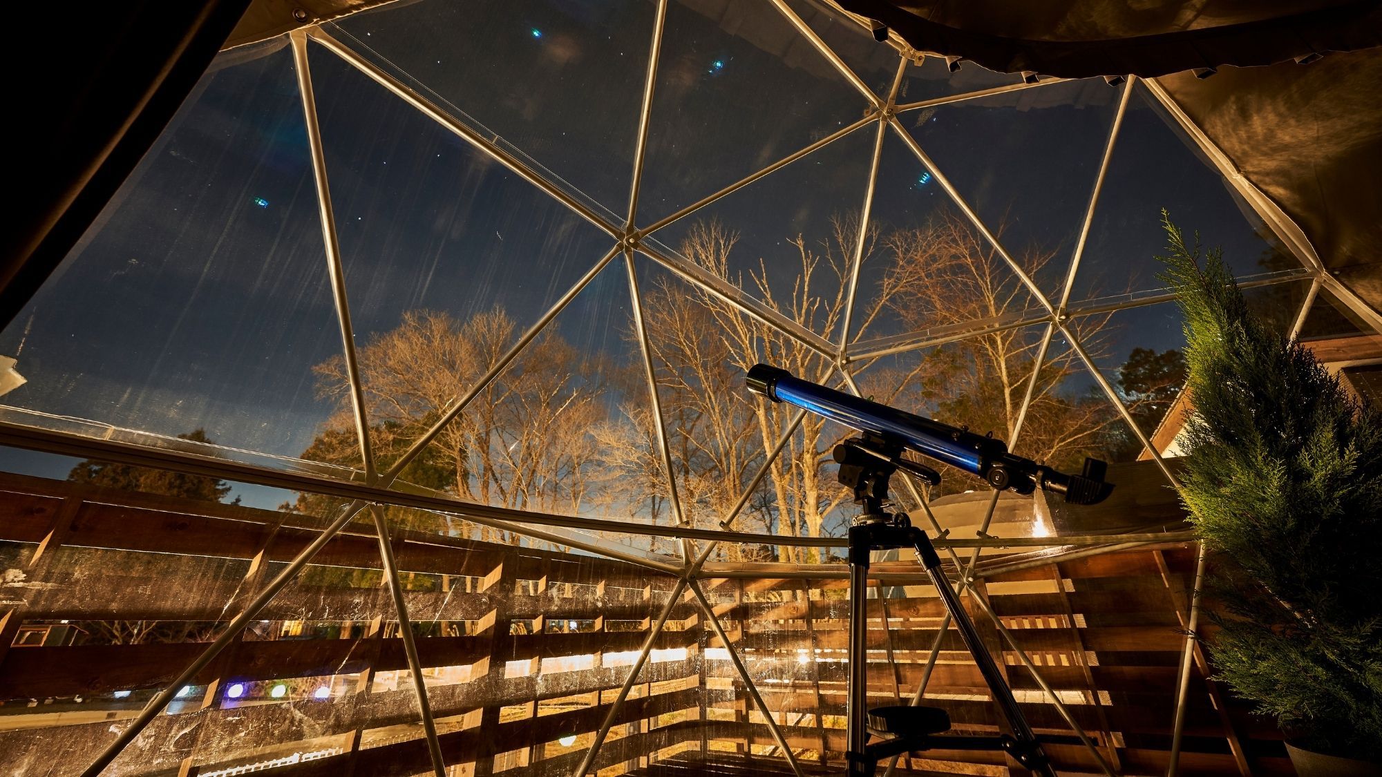 【アステール】星空がテーマで、望遠鏡も装備。幅広い層から人気のドームテント