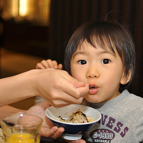 ファミリープランお得な「お子様定額」プラン！ビュッフェか部屋食、お子様に合わせてお選びください♪