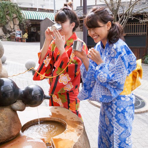 【月光園から徒歩3分】「金の湯」横の「太閤の飲泉場」銀泉が無料でテイスティングできます！