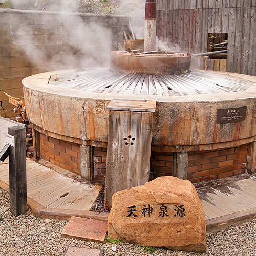 【月光園から徒歩5分】天神（てんじん）泉源有馬温泉の代表的な泉源。もくもくと上がる湯煙は圧巻！