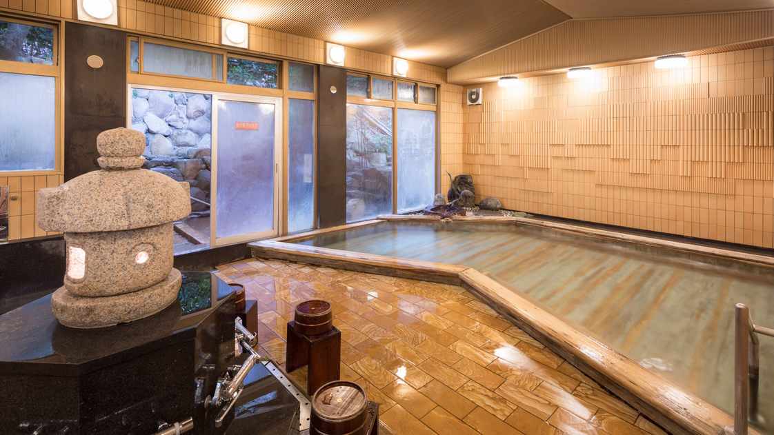 殿方大浴場「鶴の湯」ラドン泉の内風呂がございます。