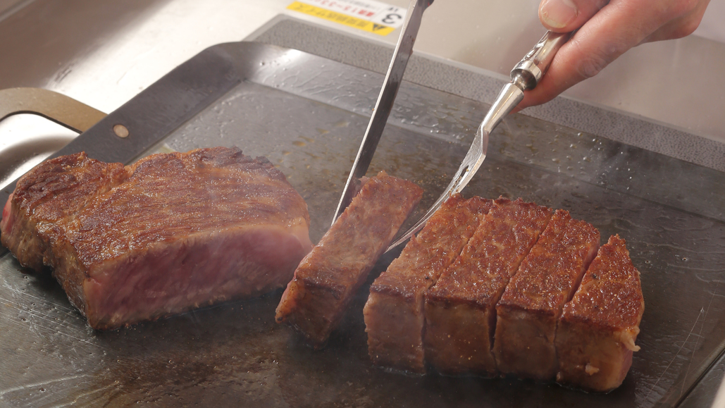 最上階ロイヤルスイートご夕食メインの神戸牛は、「ロース」「ヘレ」よりお選びくださいませ。