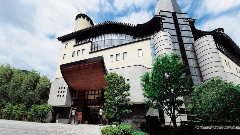 鴻朧館 外観ドイツのノイシュバンシュタイン城と似ているとよく言われる、一見お城の様な温泉旅館です。