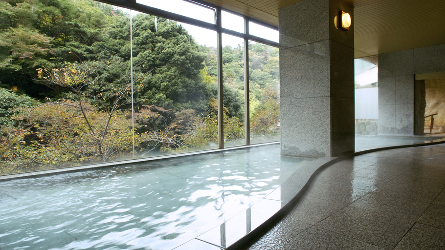 殿方大浴場「金波の湯」営業時間：9時〜24時／朝6時〜8時※金泉露天風呂、銀泉、サウナあり