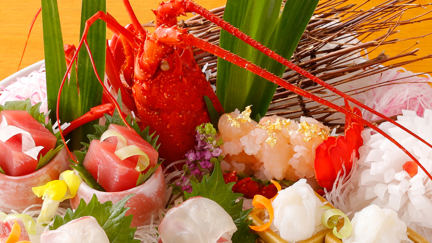 最上階ロイヤルスイートお料理一例（お造里）／ご希望により、料理人がお造里のお取り分けいたします。