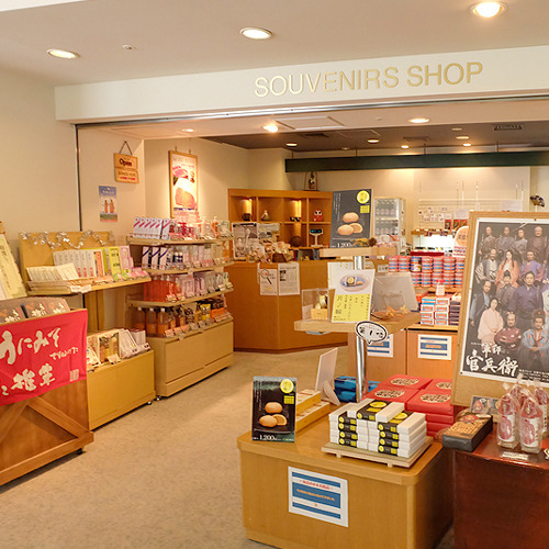 鴻朧館売店月光園オリジナル商品など豊富に取り揃えております。※営業時間 8時00分〜18時00分