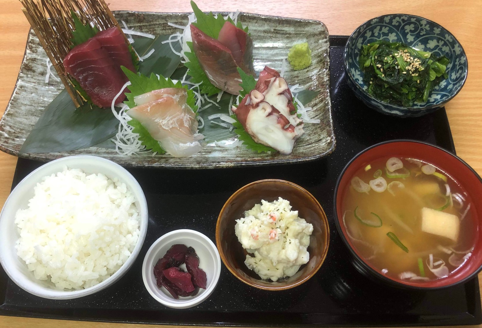 お刺身定食(一例)