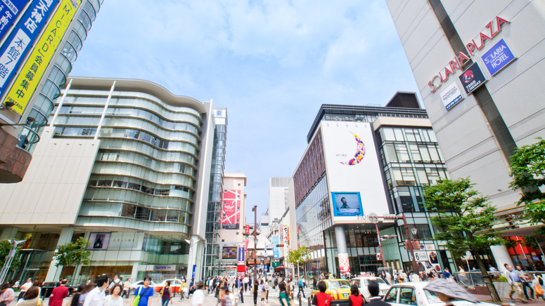 【天神地区】来日観光客も訪れる九州最大の集客力を持つ商業地区。ホテルより徒歩約3分。写真提供：福岡市