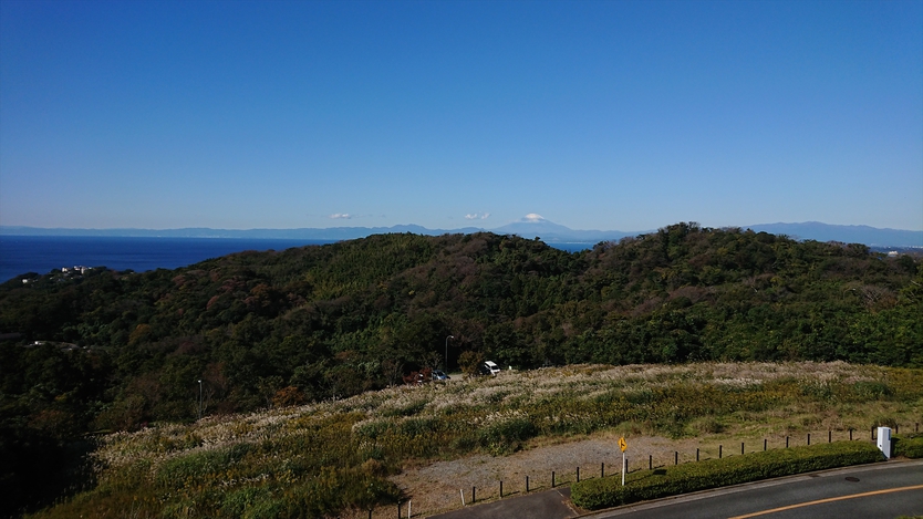 【ホテルからの景色】晴れた日には太平洋や富士山が見渡せる風光明媚な立地です。