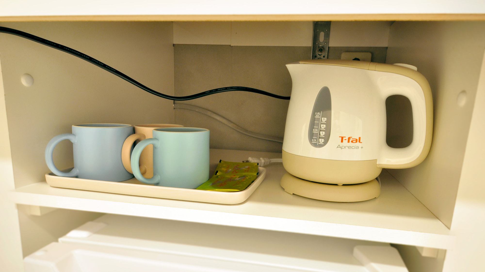 【客室設備】1F電気ケトル等のキッチン用品も備えがございます。