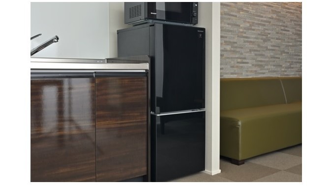 冷蔵庫（全客室に設置）｜上段：冷蔵庫下段：冷凍庫