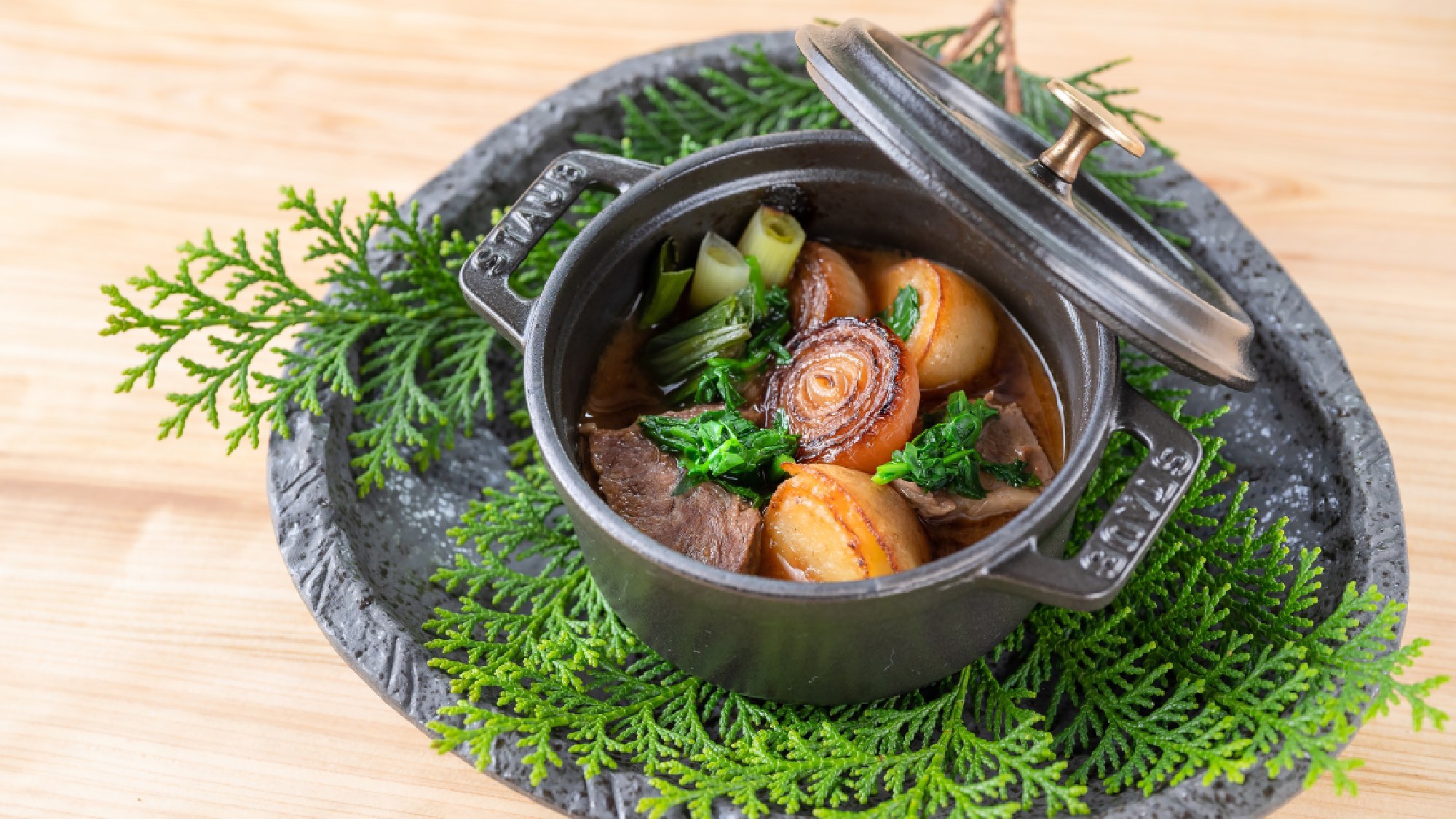 【お食事一例】静岡そだち牛牛すね肉の味噌煮込み