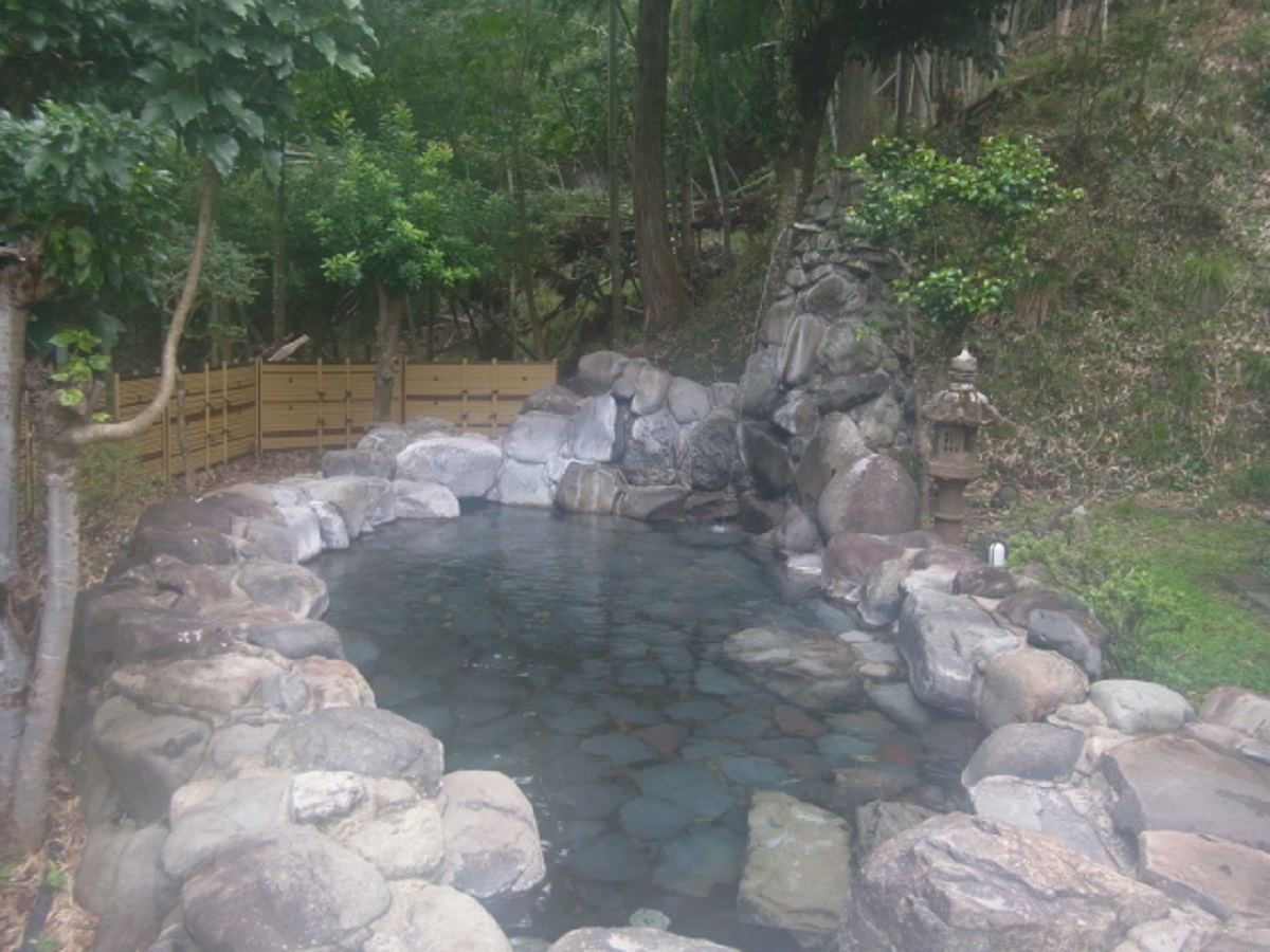 天神の湯露天風呂その②