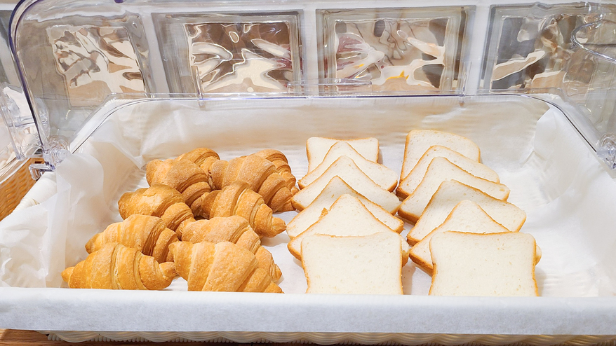 【無料朝食】提供イメージ。彩り豊かな朝食をご用意しております。