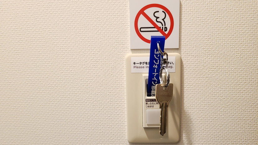 【ルームキー】キーを差し込むことで客室の電気が付きます。