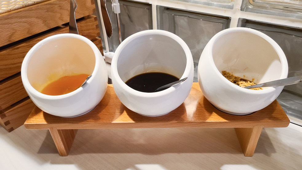 【無料朝食】提供イメージ。彩り豊かな朝食をご用意しております。