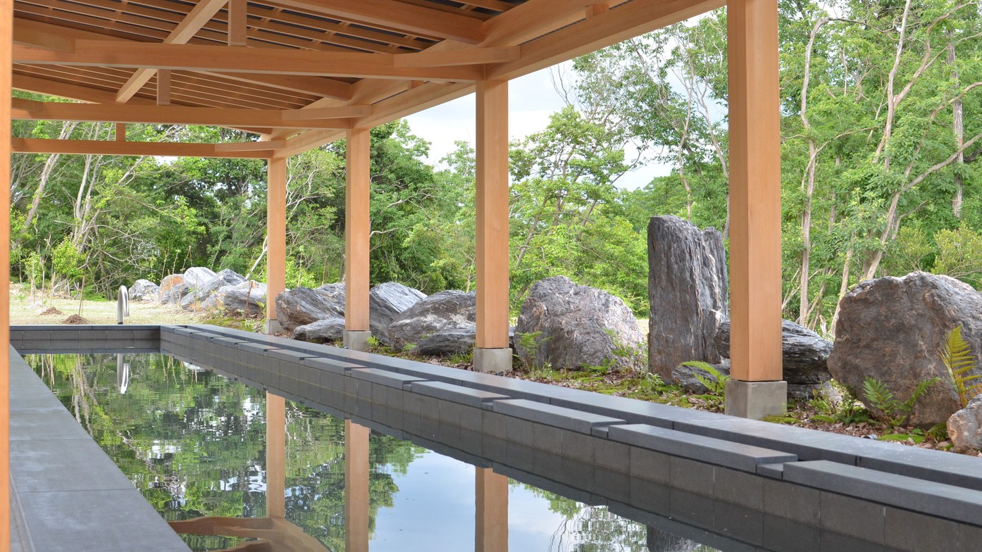 温浴施設「本草湯」露天風呂