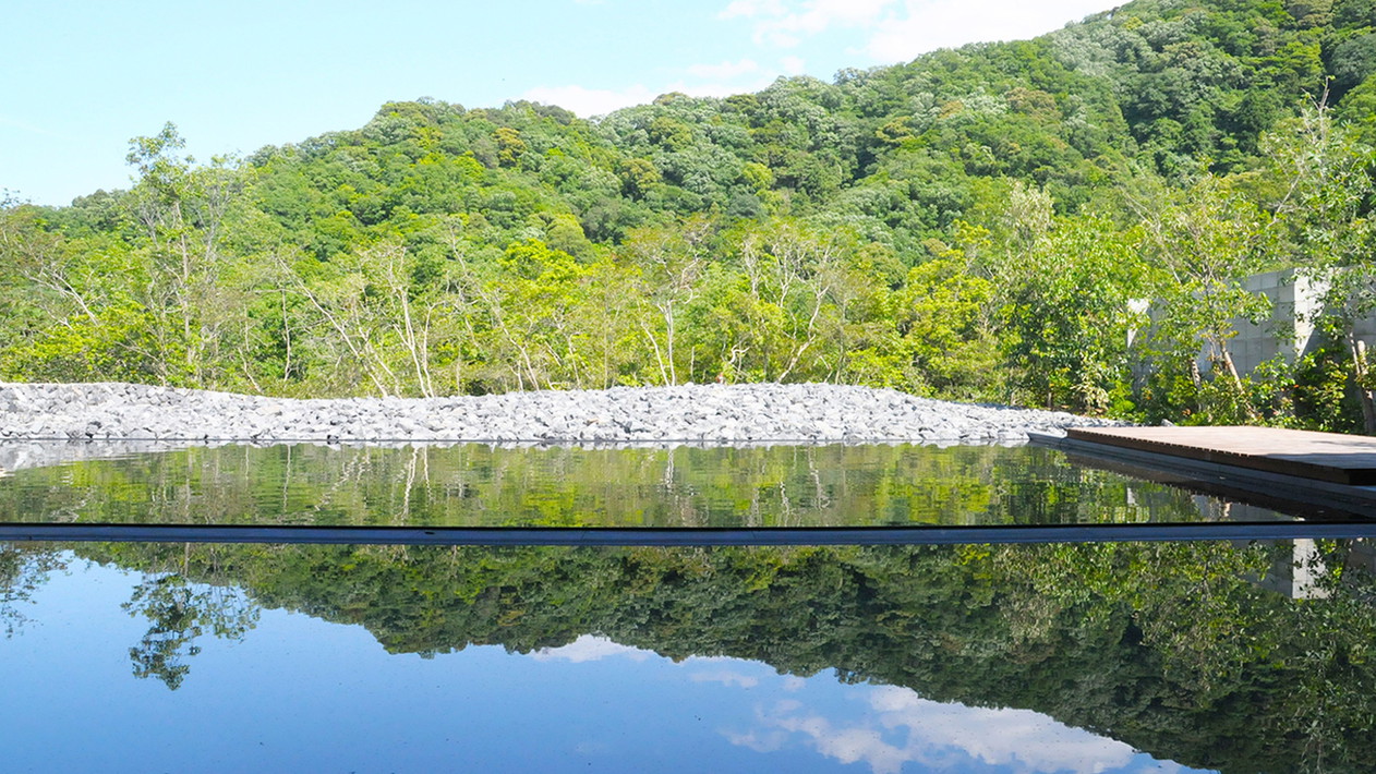 温浴施設「本草湯」露天風呂