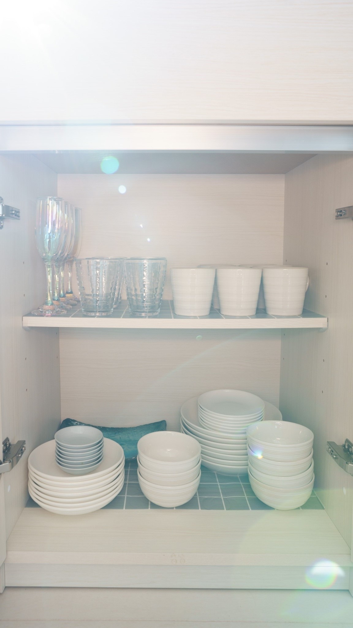 201：キッチンにはフライパン・調理器具・食器類をご用意しております。