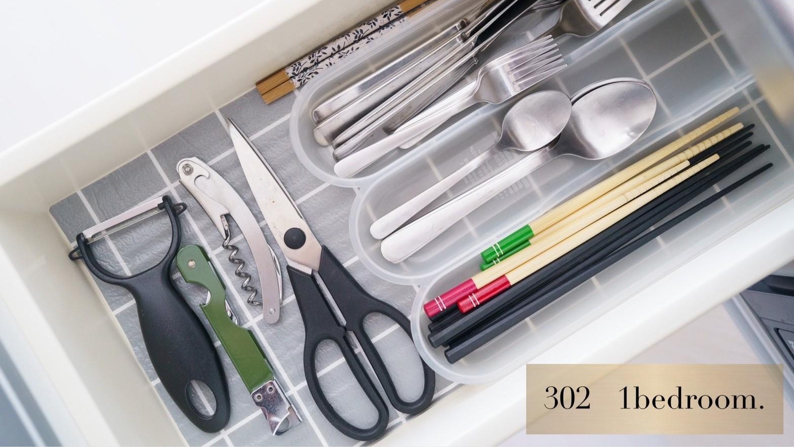 301・302：キッチンにはフライパン・調理器具・食器類をご用意しております。