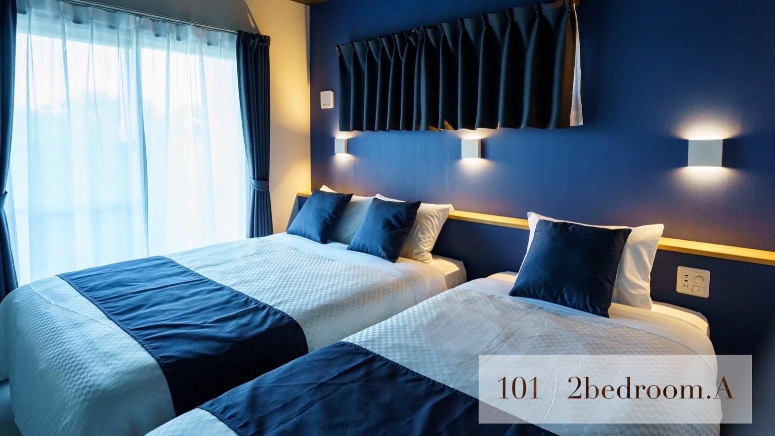 101：定員7名寝室はシングルベッドとダブルベッドが1台ずつございます。