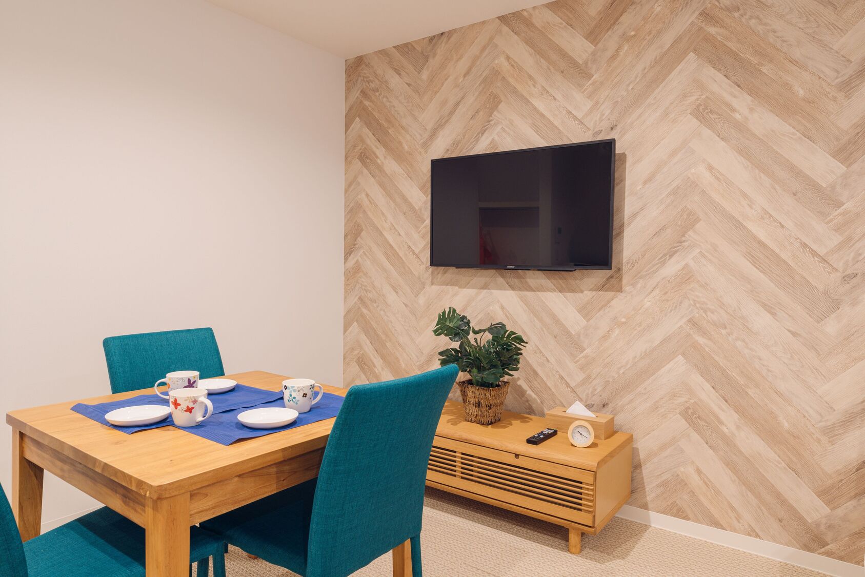 デスク完備でゆったりお過ごしいただけます