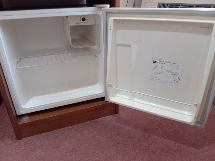【保冷庫】保冷専用庫！冷凍ものがございましたらフロントにてお預かりします！
