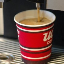 ウエルカムドリンクサービス１５：００-２４：００までご利用いただけます。