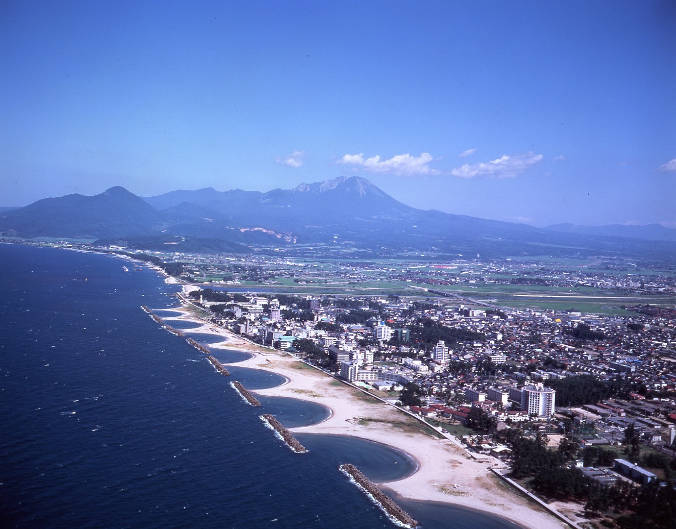 〈観光・景観〉皆生温泉(写真提供：米子市)