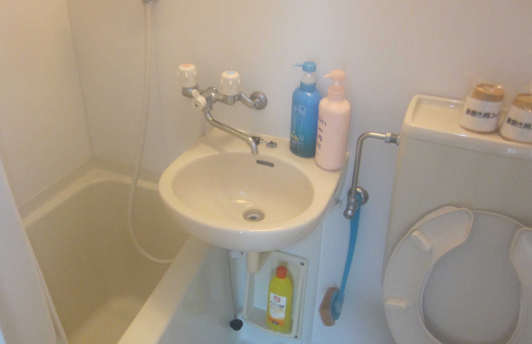 小さいものですが、各室ユニットバス・トイレ付