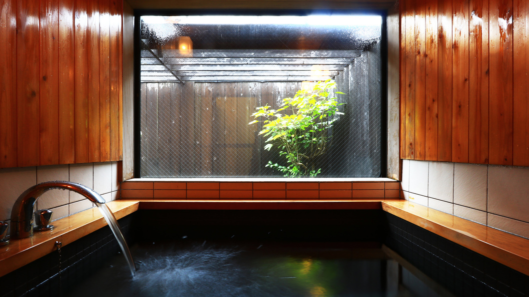 【浴場】木のぬくもりに包まれながら、贅沢な時間をお過ごしください