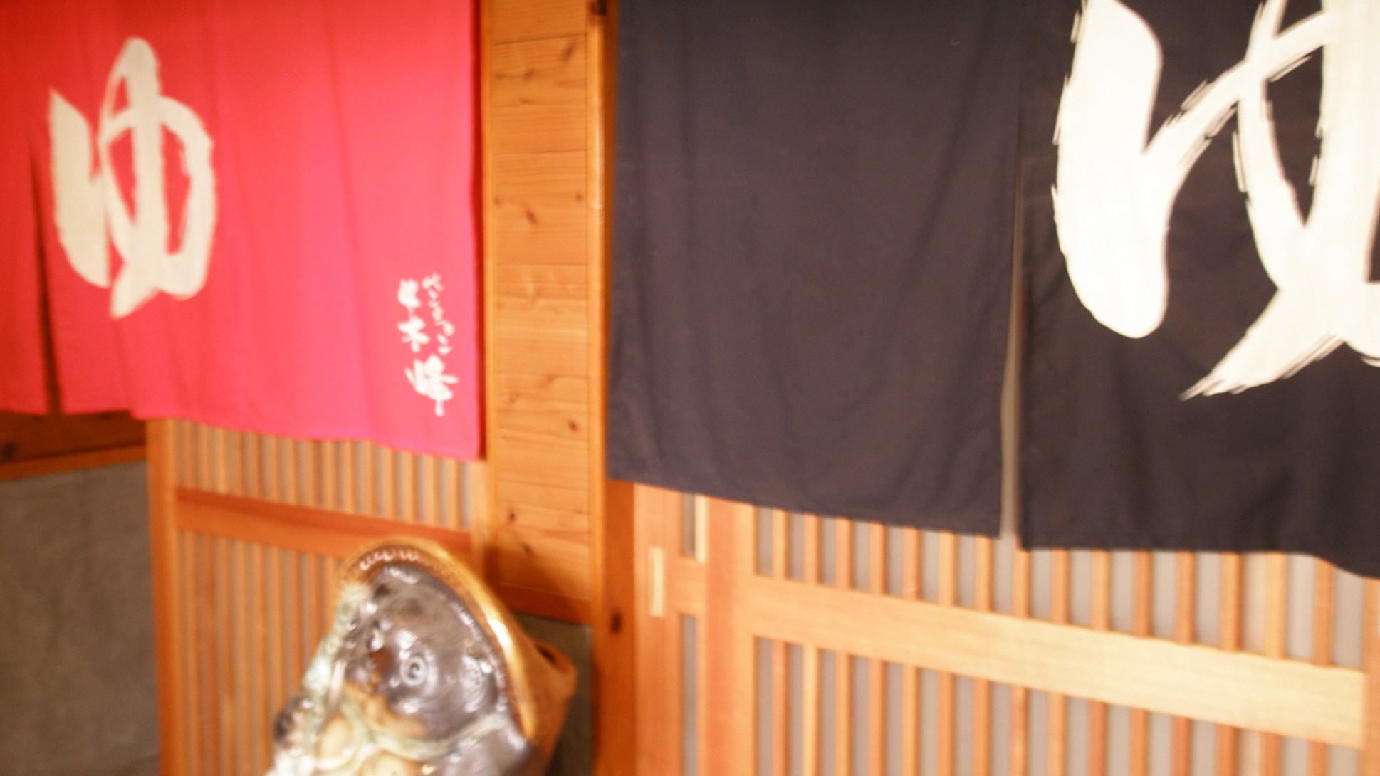 大浴場の入り口！タヌキさんがお出迎え♪