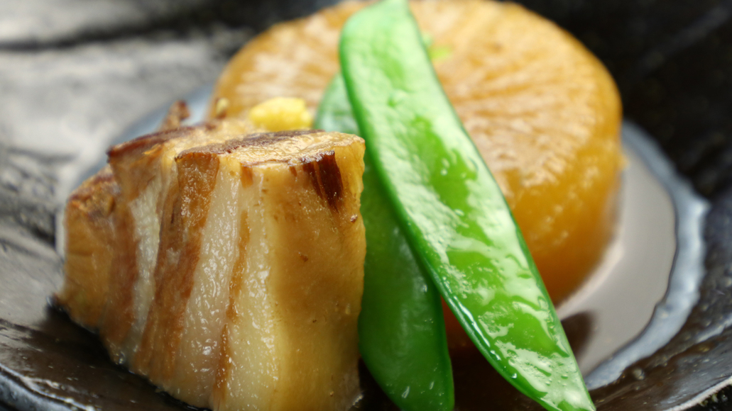 夕食一例緑茶豚と自家栽培した大根の煮物