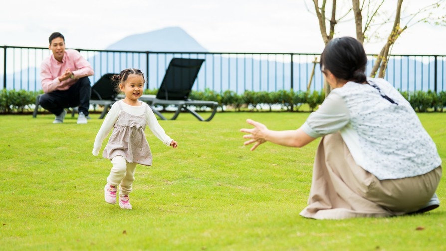 ＜テラス＞天気の良い日は１階のテラスをご家族でご利用ください。