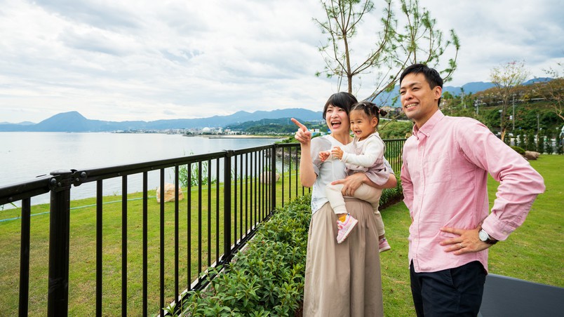 ＜テラス＞１階のテラスからは別府湾の風景をお楽しみいただけます。