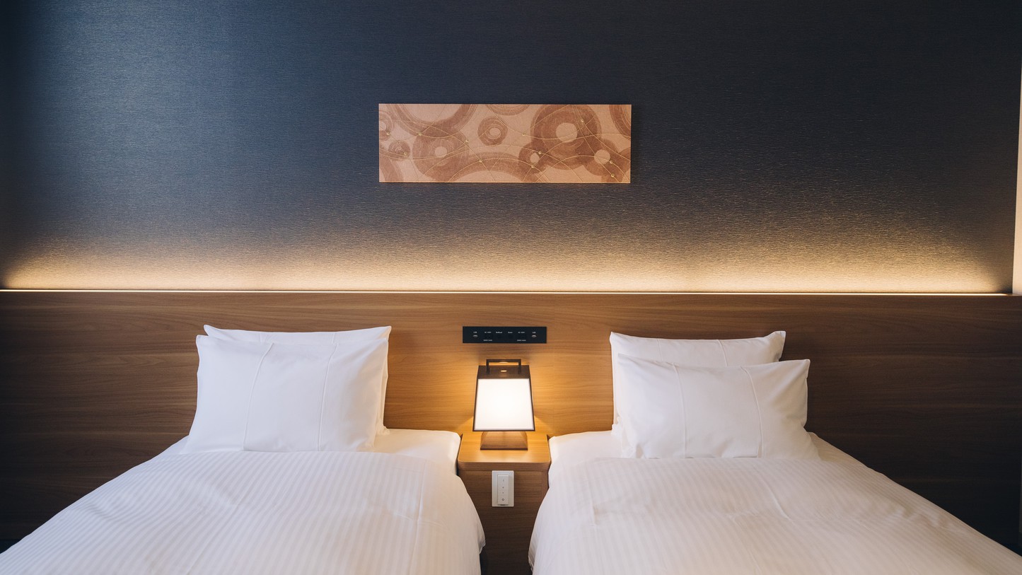 明るさが調整できるランプで、自分好みの寝室環境が作れます（D2BRJ）