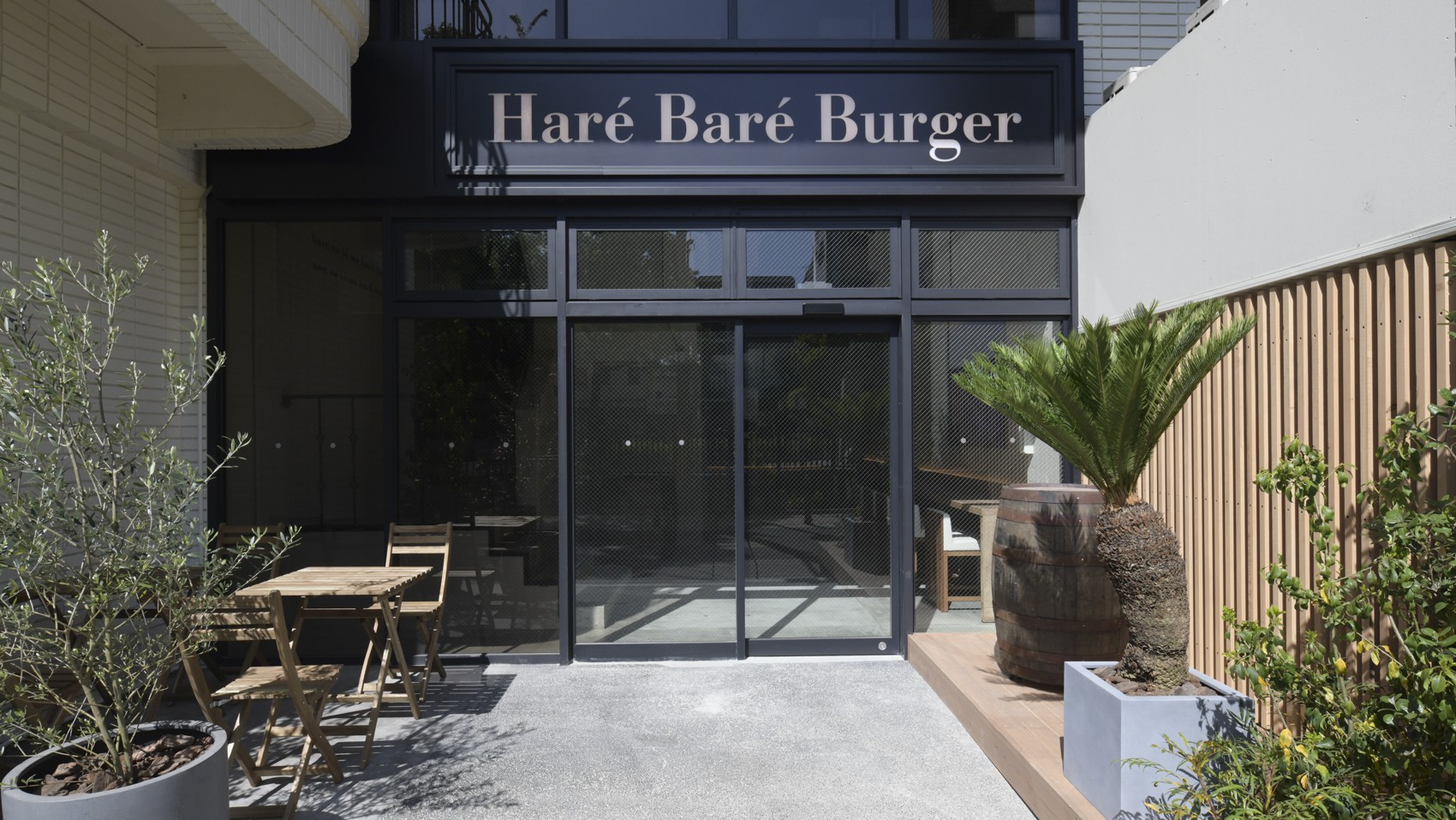 Haré; Baré; Burger外観