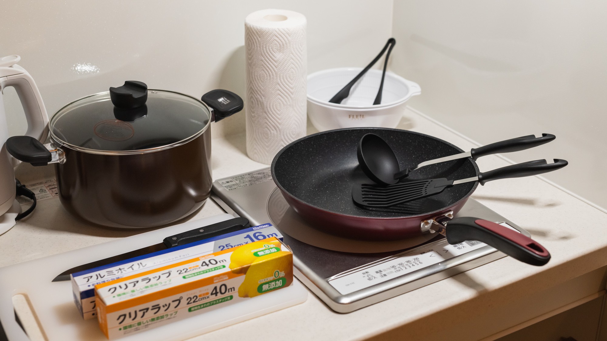 調理器具付きなので簡単なお料理も楽しめます（調味料・炊飯器はございません）