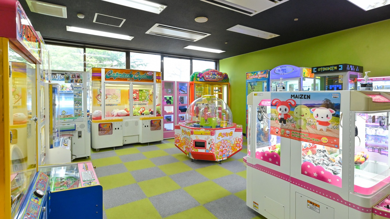 *【ゲームコーナー】クレーンゲームでかわいい景品がとれるかも？！