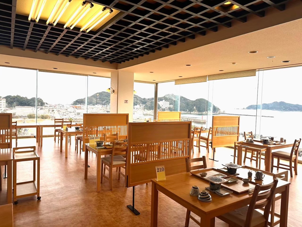 海の見える食事会場