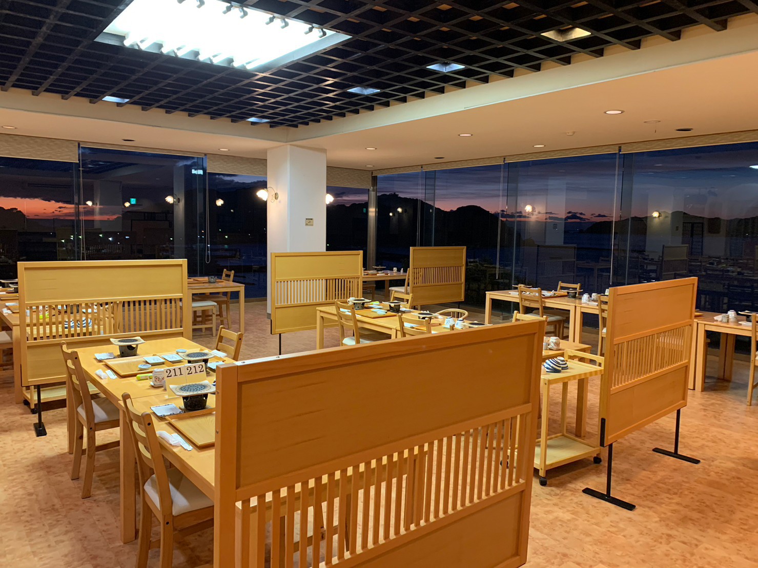 海の見える食事会場