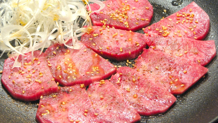 【リゾート内レストラン/炭火焼肉 琉宮苑】ネギタン塩。一品料理もおすすめです。