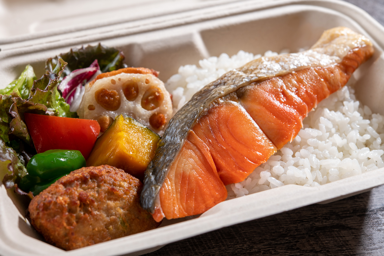 【朝食】北海道産紅鮭の塩焼き弁当