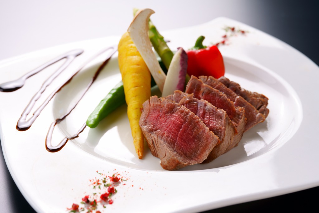 夕食 (牛ヒレステーキジャポネソース)