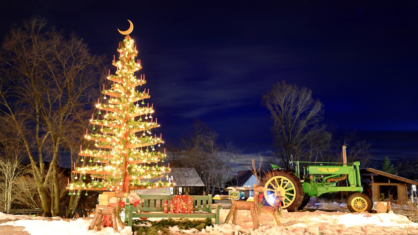 【周辺】クリスマス時期はイルミネーションとクリスマス飾りに彩られる「萌木の村」当館より車で6分。